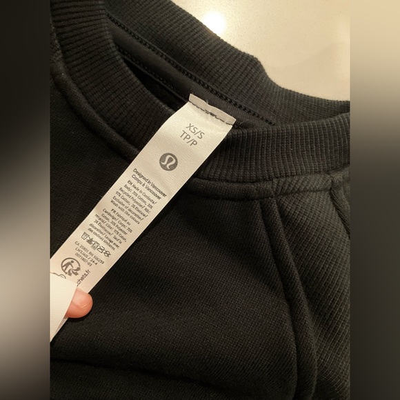 NWT Lululemon Scuba Oversized Pullover Crewneck Sweater Wordmark Black Size XS/S - Picture 6 of 7